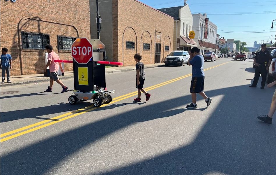 Robot Helping Pedestrians Cross Intersections Safely | Michigan Central ...
