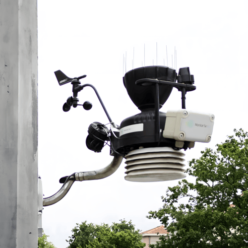 Picture of Medição de Parâmetros Meteorológicos being deployed